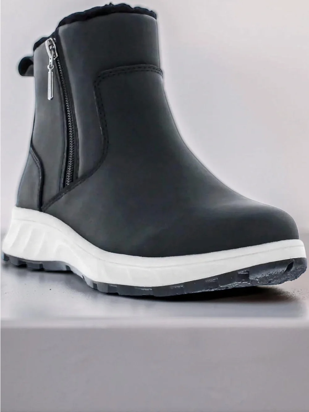 Khombu Sienna Women’s Size 6 Black All Weather Memory Foam Ankle Boots NIB